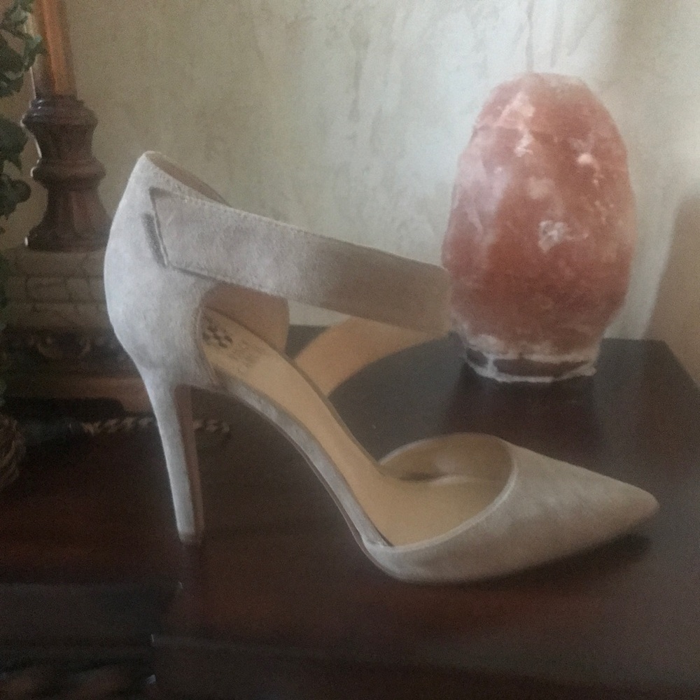Vince Camuto Taupe Heels Size 9